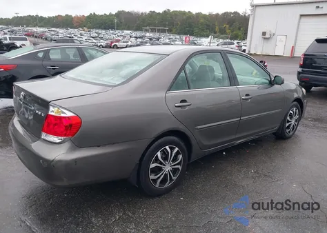 2005 Toyota Camry Xle z USA, uszkodzony, nr VIN 4T1BE30K55U986098